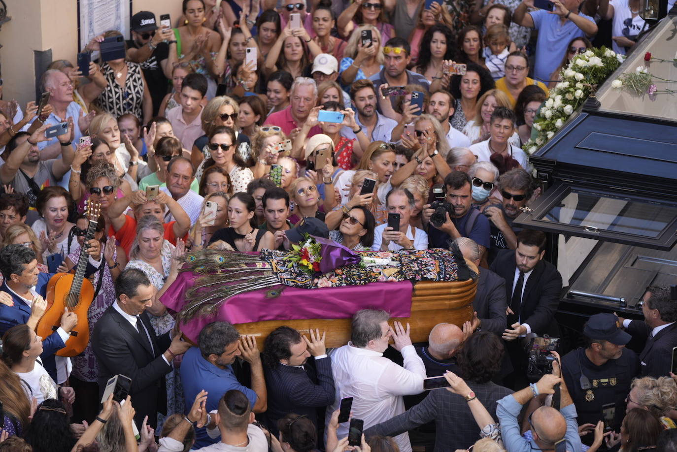 Multitudinario adiós a María Jiménez, una «artista inmortal»