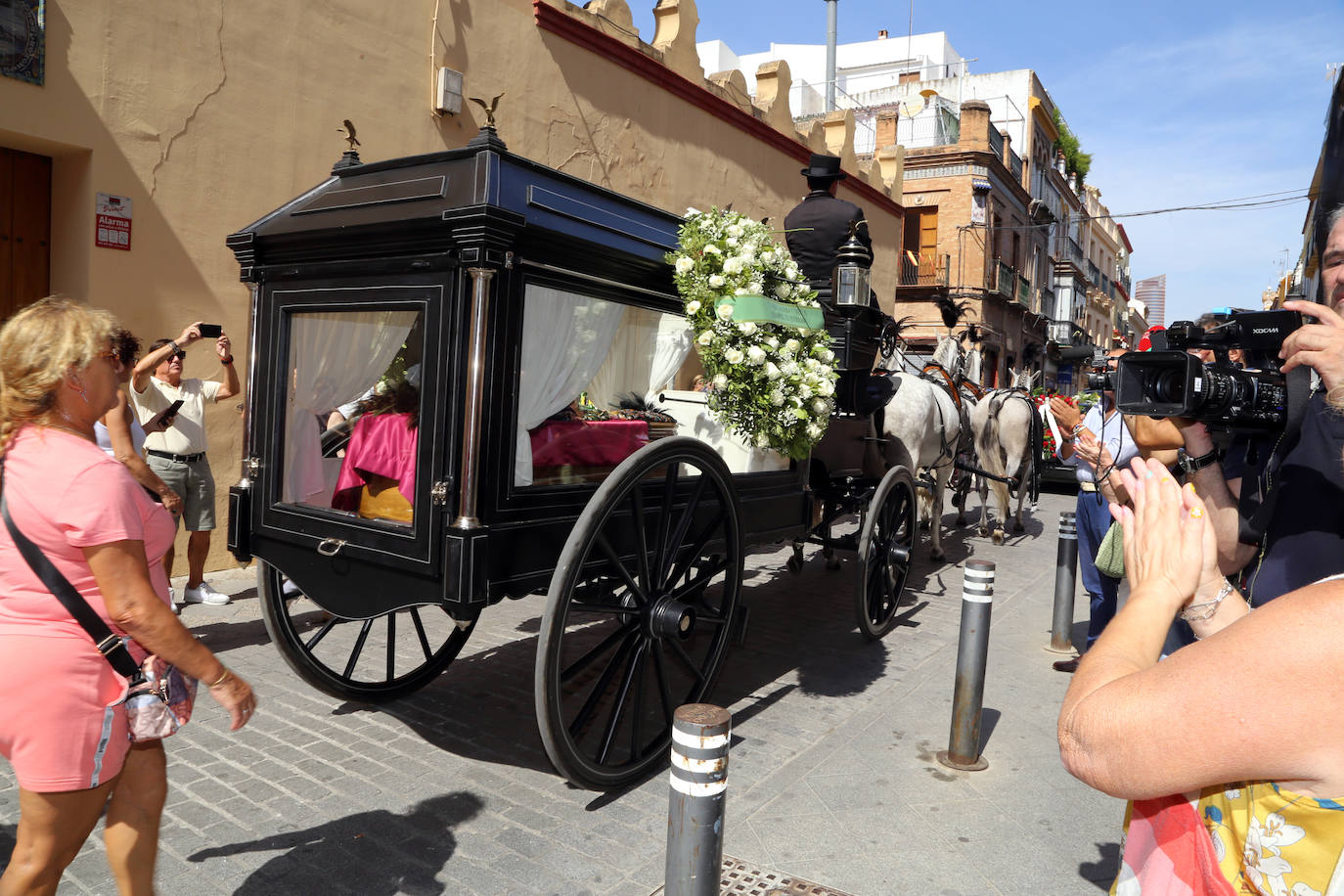 Multitudinario adiós a María Jiménez, una «artista inmortal»