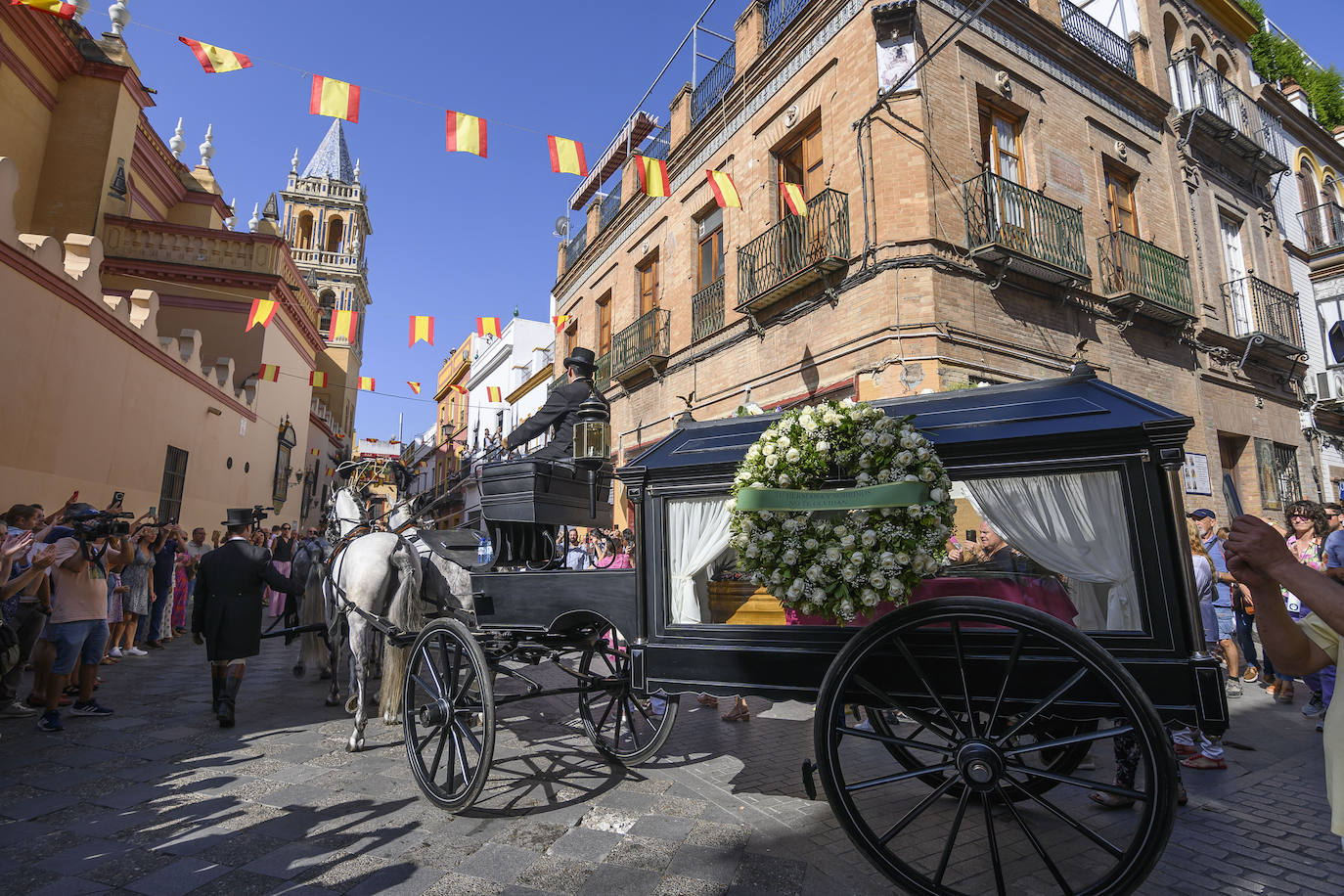 Multitudinario adiós a María Jiménez, una «artista inmortal»