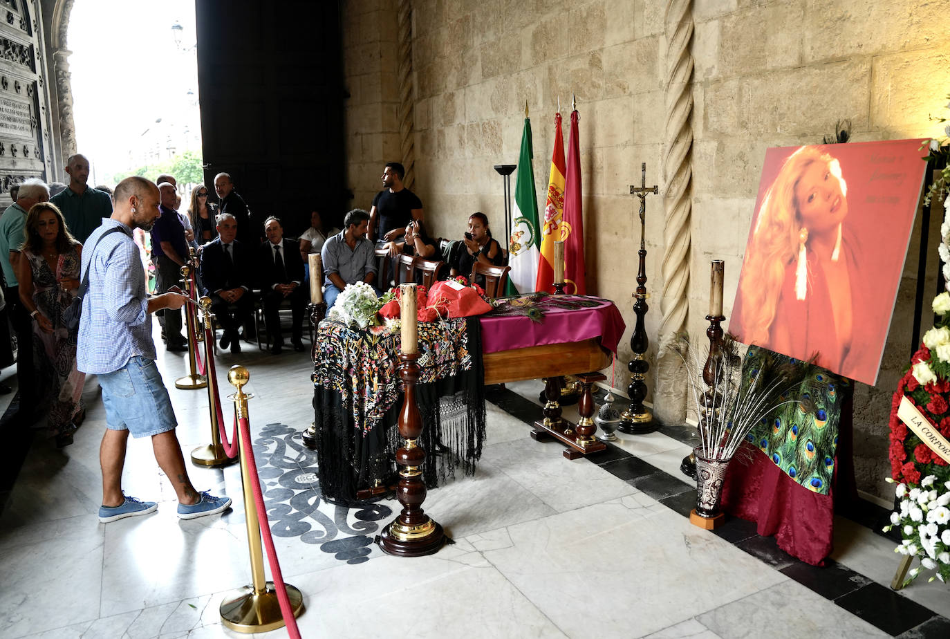 Multitudinario adiós a María Jiménez, una «artista inmortal»