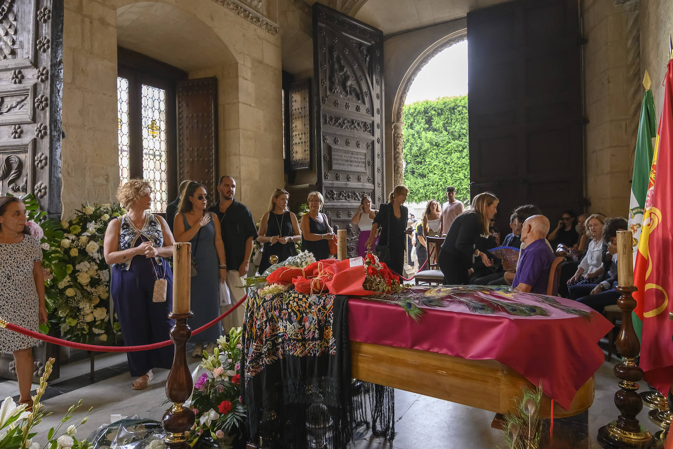 Multitudinario adiós a María Jiménez, una «artista inmortal»