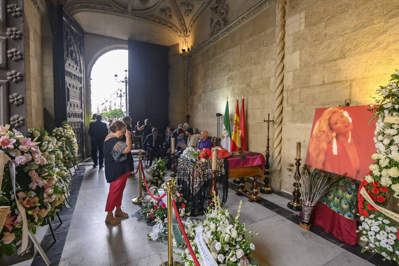 Multitudinario adiós a María Jiménez, una «artista inmortal»