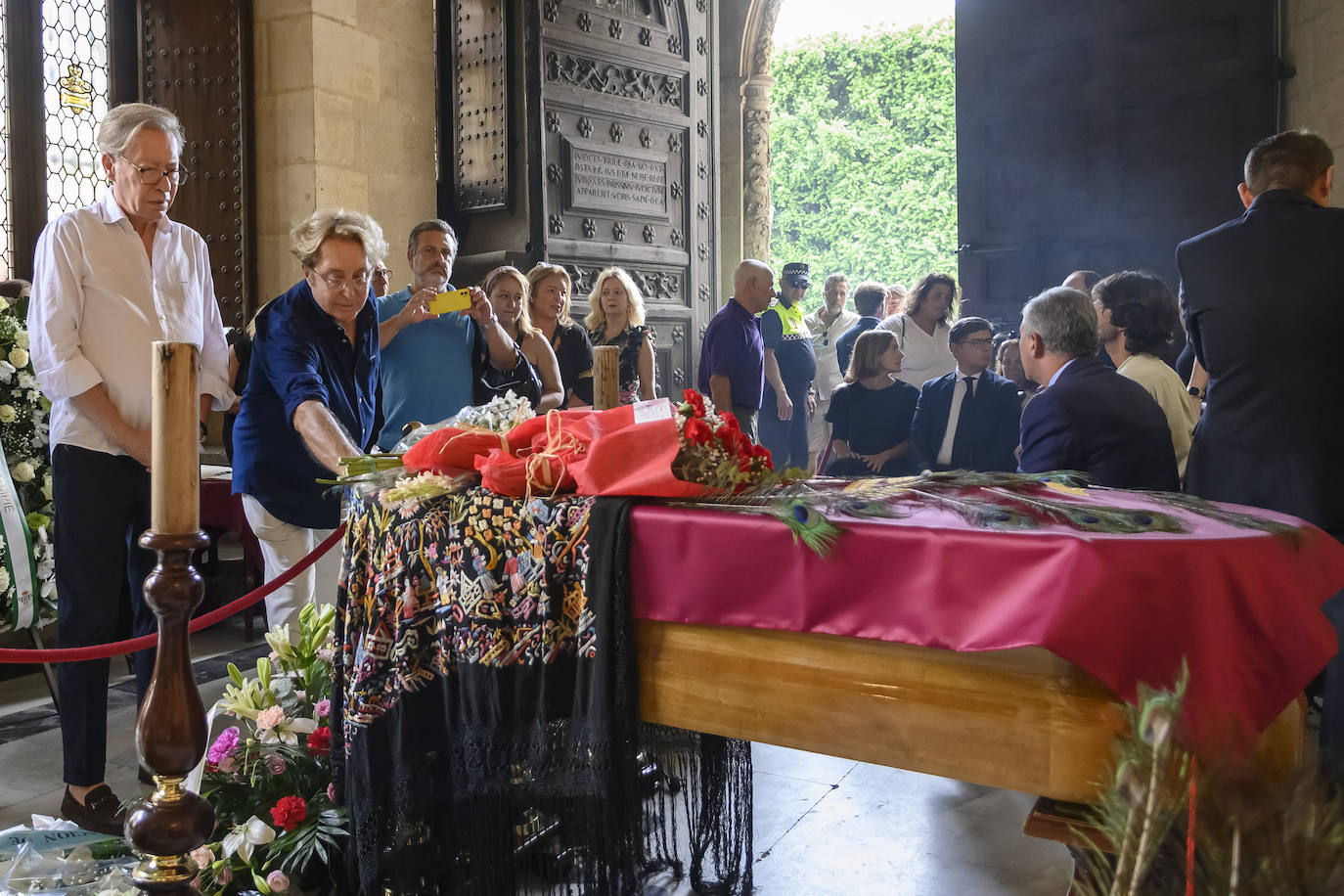 Multitudinario adiós a María Jiménez, una «artista inmortal»