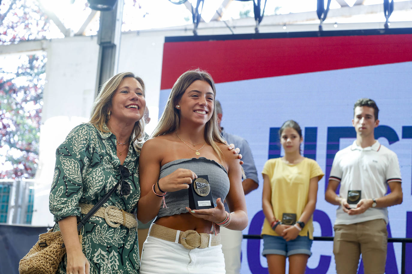 Fiesta y homenajes en el Grupo Covadonga