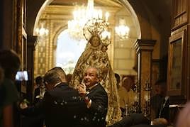 La Guía ilumina Llanes con su multitudinaria procesión