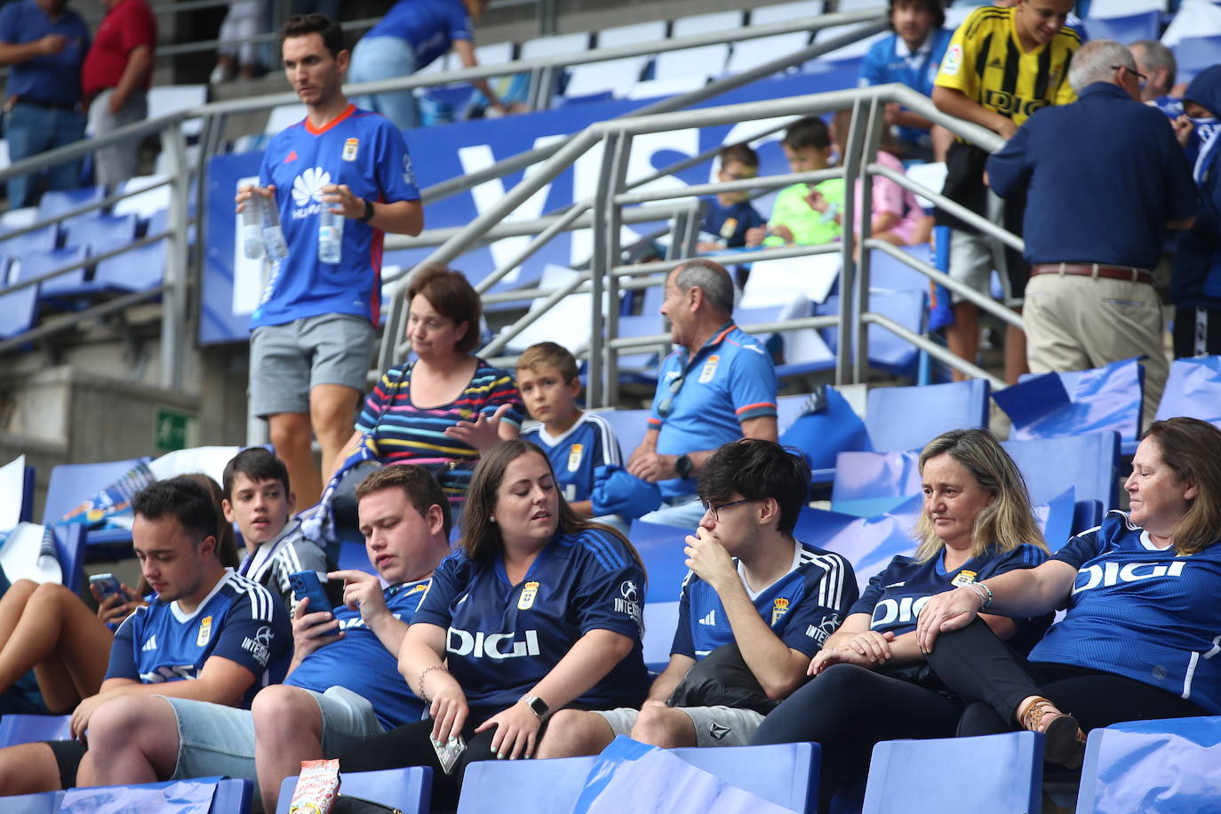 ¿Estuviste viendo el Oviedo - Sporting en el Tartiere? ¡Búscate en las fotos!