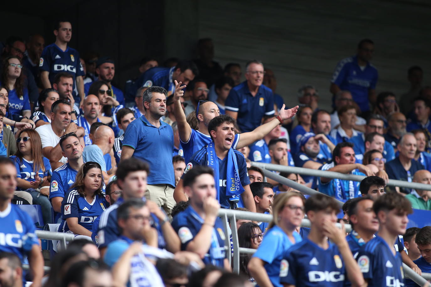 ¿Estuviste viendo el Oviedo - Sporting en el Tartiere? ¡Búscate en las fotos!