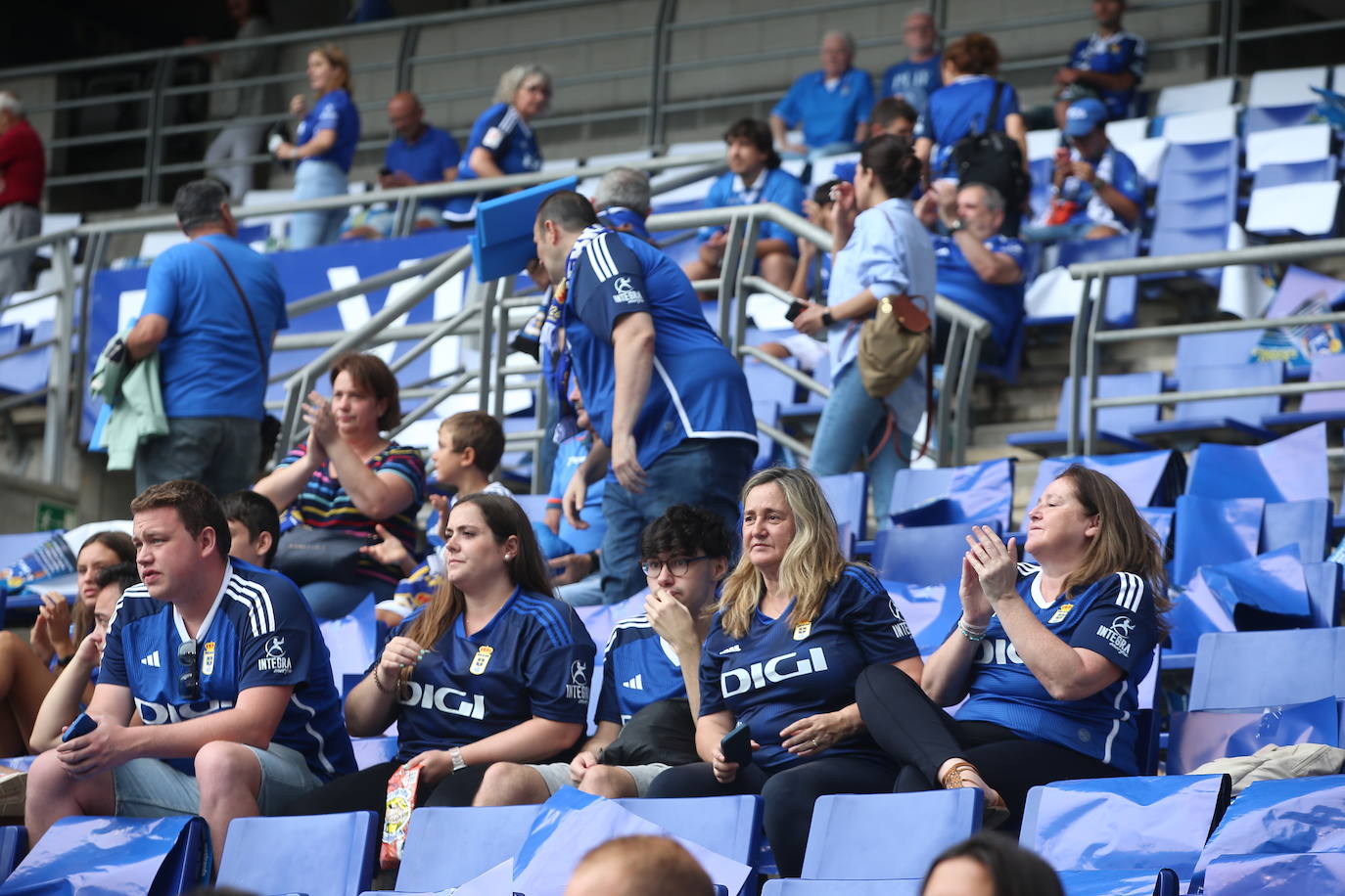 ¿Estuviste viendo el Oviedo - Sporting en el Tartiere? ¡Búscate en las fotos!