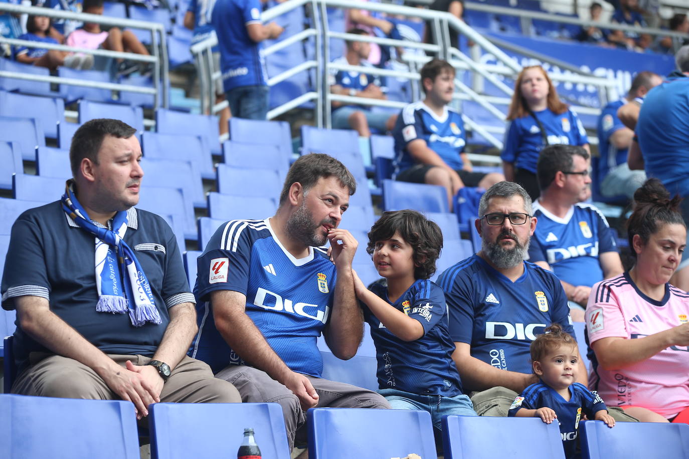 ¿Estuviste viendo el Oviedo - Sporting en el Tartiere? ¡Búscate en las fotos!