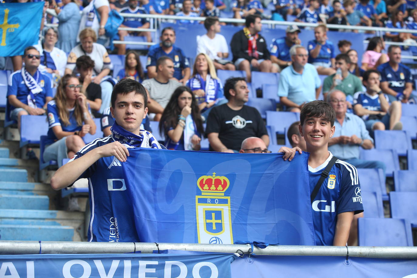 ¿Estuviste viendo el Oviedo - Sporting en el Tartiere? ¡Búscate en las fotos!