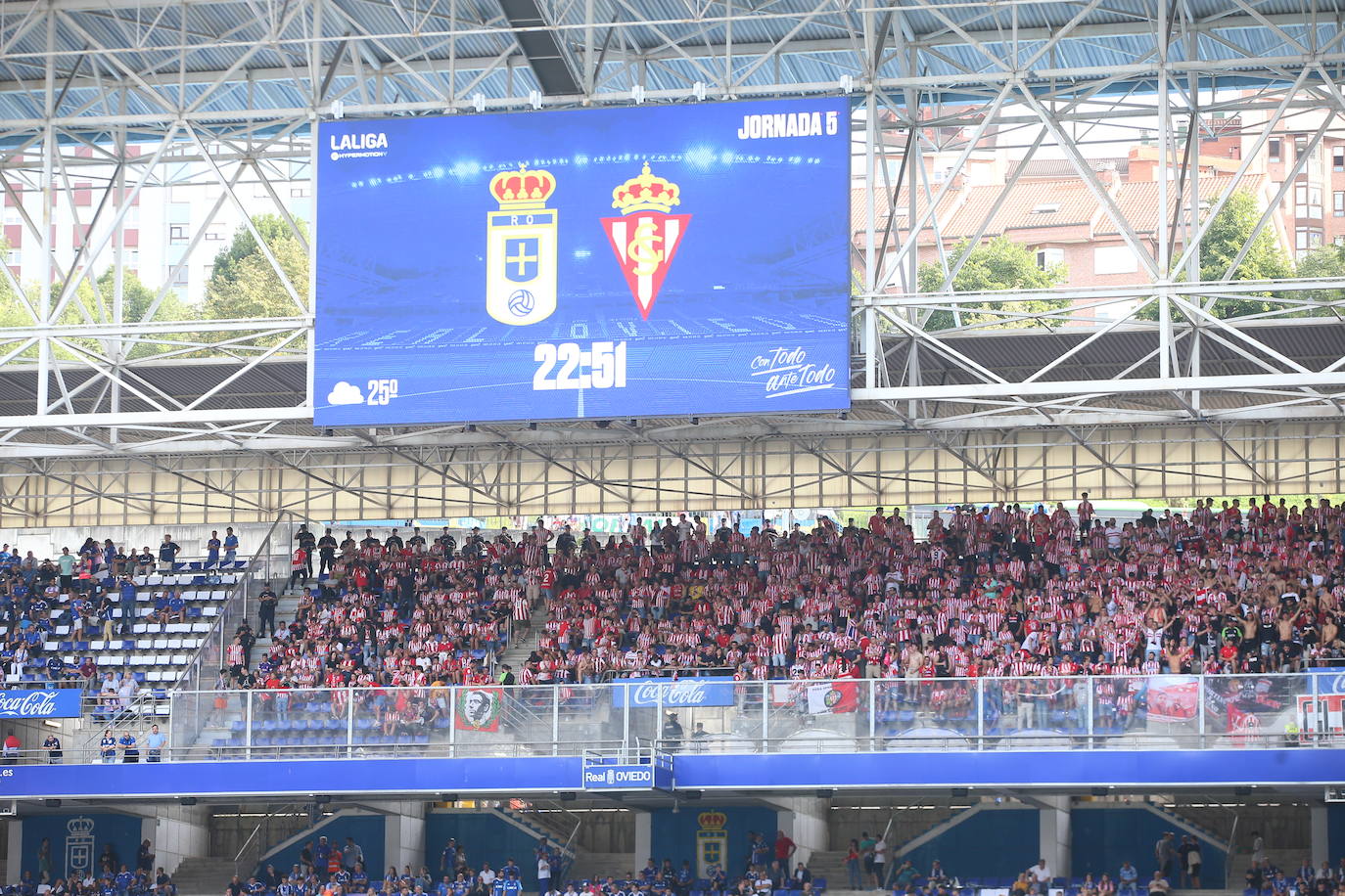 ¿Estuviste viendo el Oviedo - Sporting en el Tartiere? ¡Búscate en las fotos!