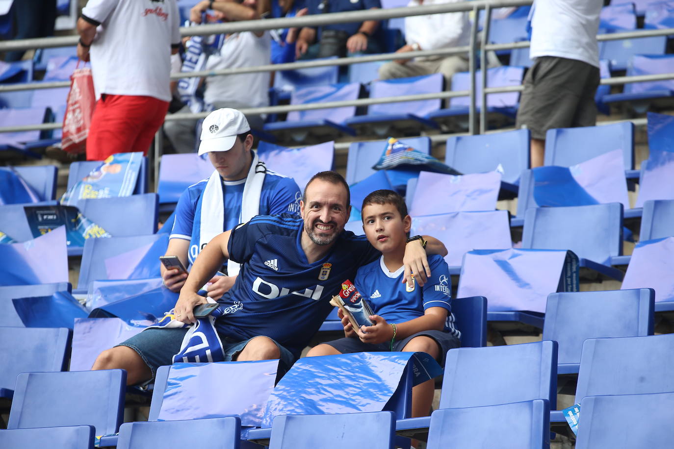 ¿Estuviste viendo el Oviedo - Sporting en el Tartiere? ¡Búscate en las fotos!