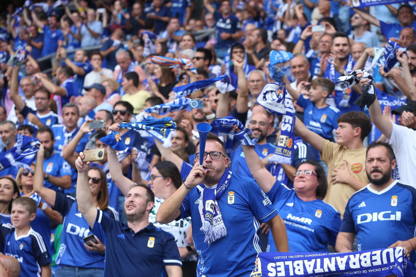 ¿Estuviste viendo el Oviedo - Sporting en el Tartiere? ¡Búscate en las fotos!