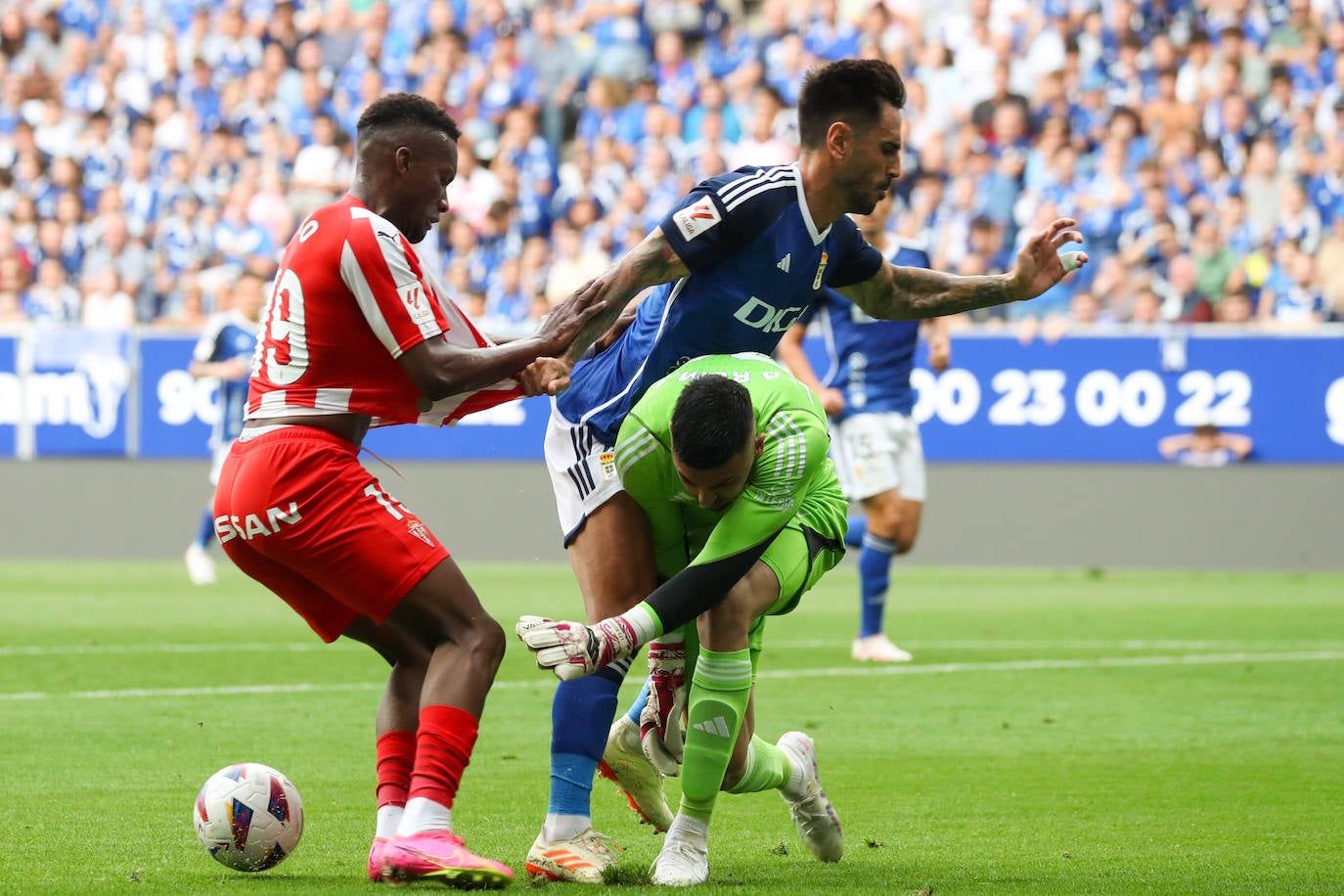 El partido entre el Oviedo y el Sporting, en imágenes
