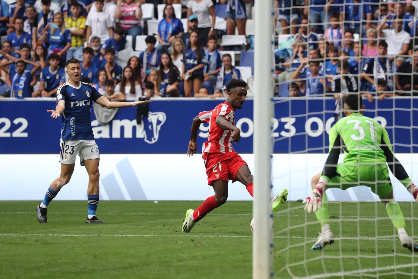 El partido entre el Oviedo y el Sporting, en imágenes