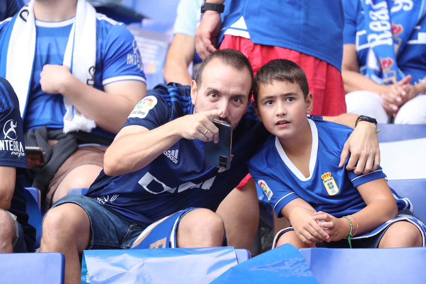 ¿Estuviste viendo el Oviedo - Sporting en el Tartiere? ¡Búscate en las fotos!