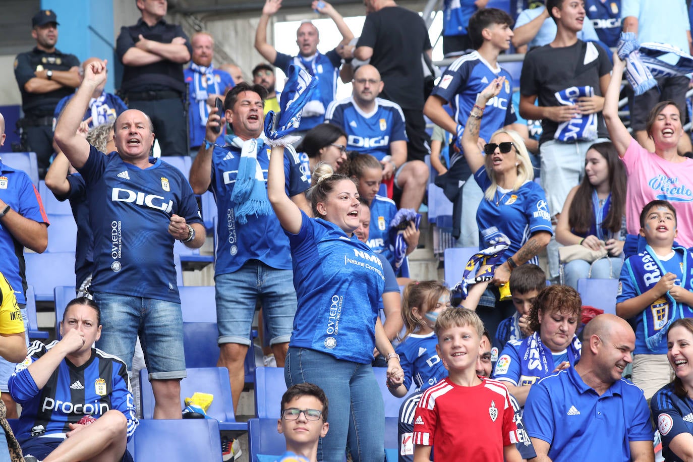 ¿Estuviste viendo el Oviedo - Sporting en el Tartiere? ¡Búscate en las fotos!