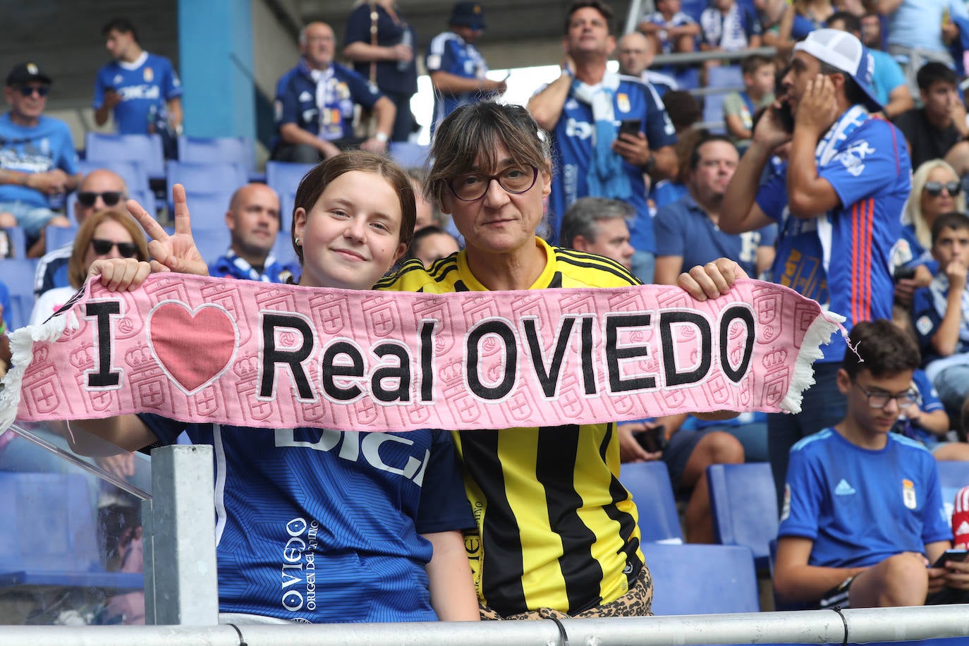 ¿Estuviste viendo el Oviedo - Sporting en el Tartiere? ¡Búscate en las fotos!