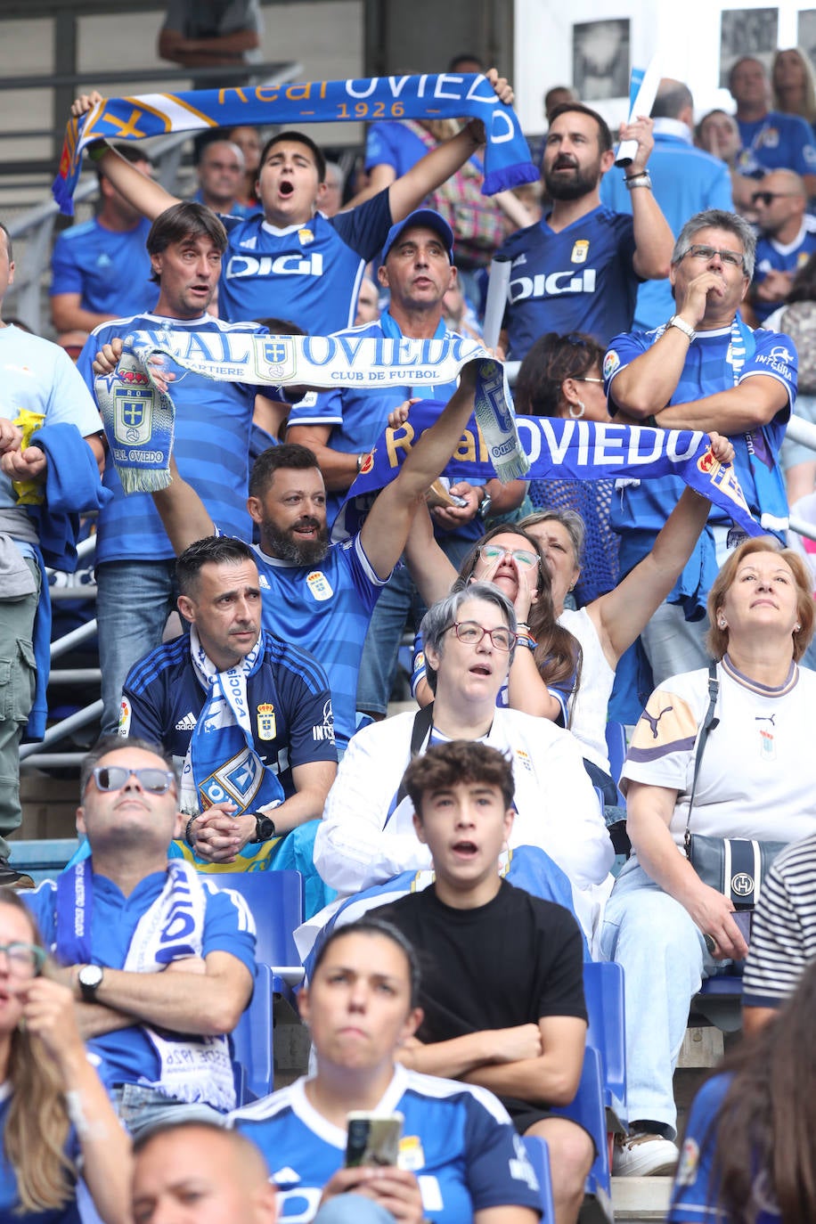 ¿Estuviste viendo el Oviedo - Sporting en el Tartiere? ¡Búscate en las fotos!