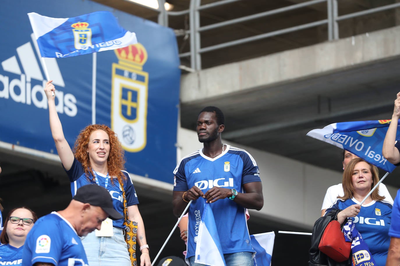 ¿Estuviste viendo el Oviedo - Sporting en el Tartiere? ¡Búscate en las fotos!