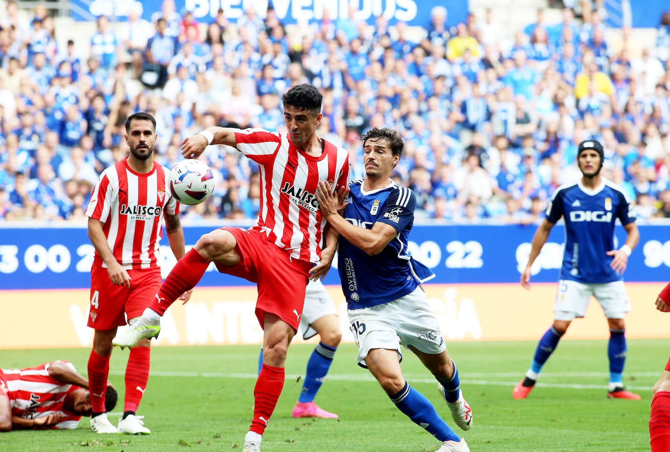 El partido entre el Oviedo y el Sporting, en imágenes