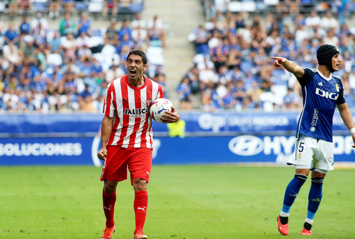 El partido entre el Oviedo y el Sporting, en imágenes