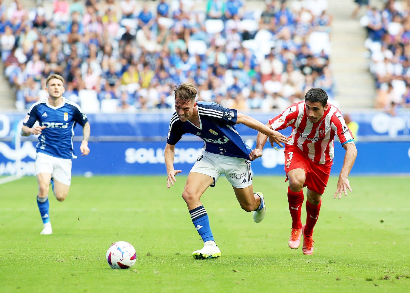 El partido entre el Oviedo y el Sporting, en imágenes