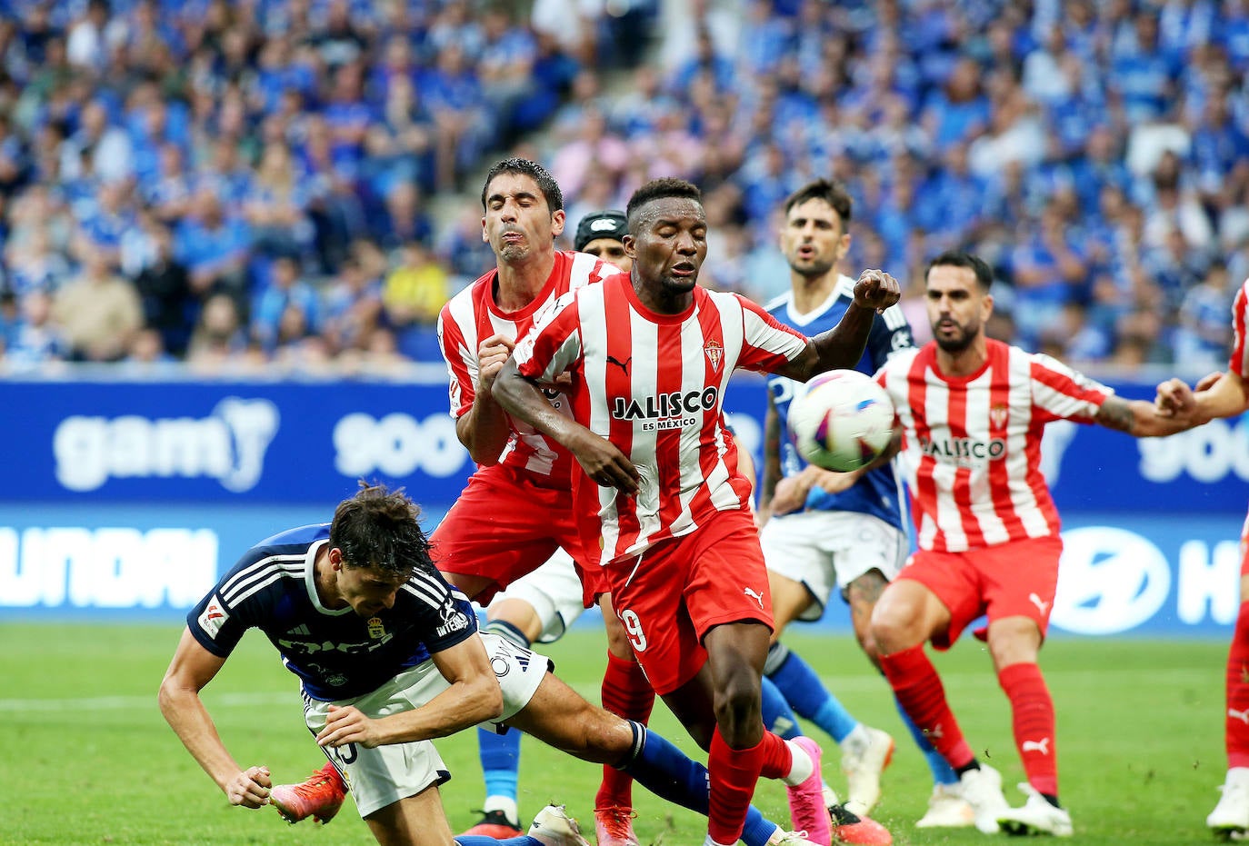 El partido entre el Oviedo y el Sporting, en imágenes