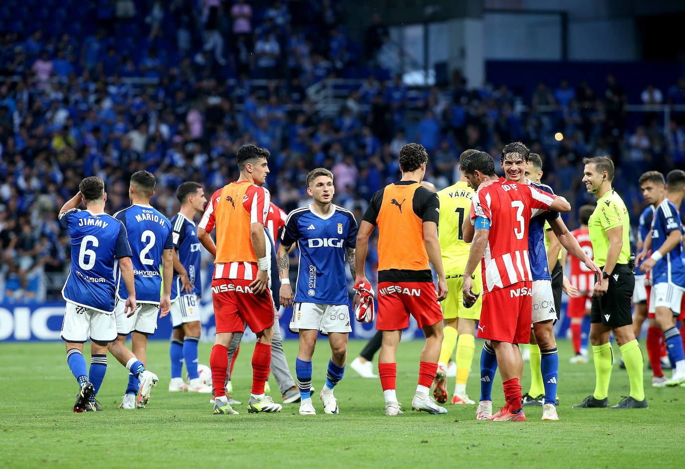 El partido entre el Oviedo y el Sporting, en imágenes
