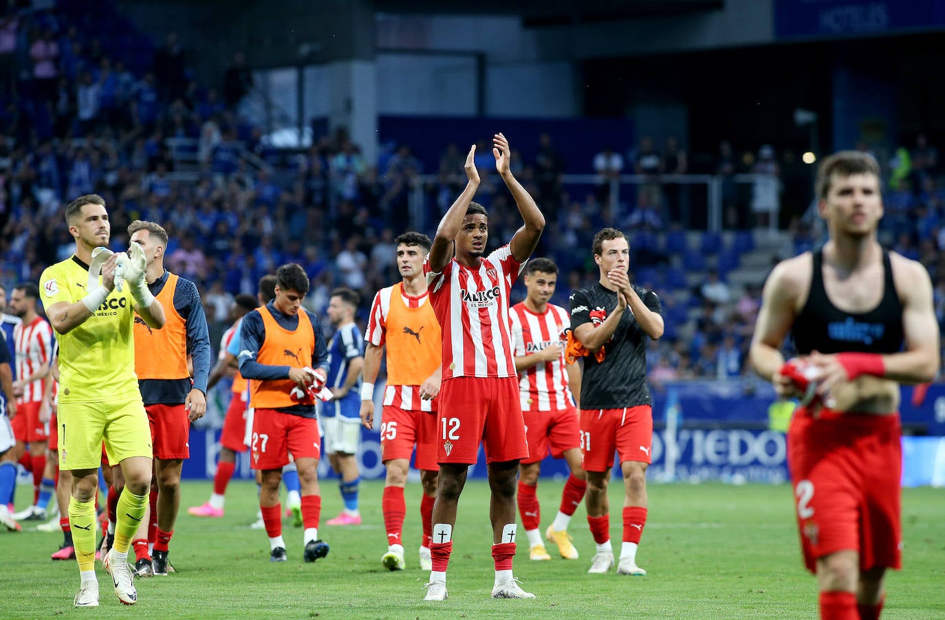 El partido entre el Oviedo y el Sporting, en imágenes