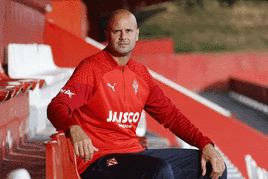 Los entenadores del Sporting, Miguel Ángel Ramírez, y del Oviedo, Álvaro Cervera.