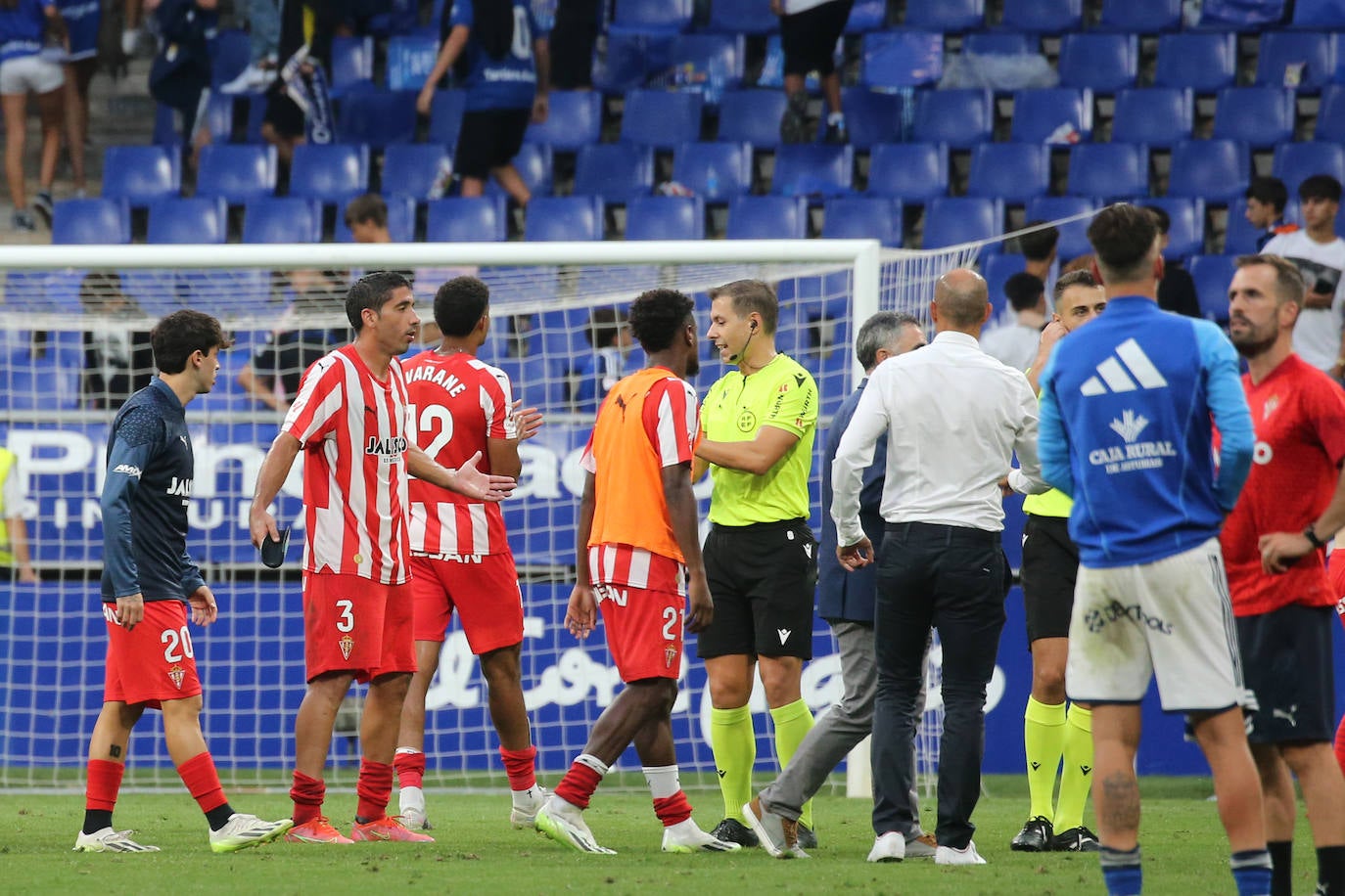 El partido entre el Oviedo y el Sporting, en imágenes