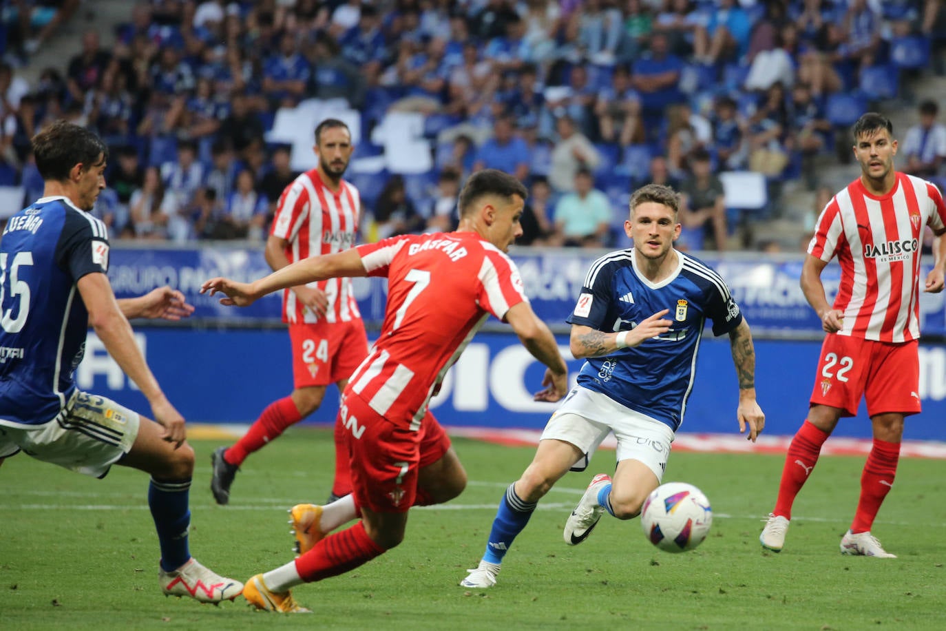El partido entre el Oviedo y el Sporting, en imágenes