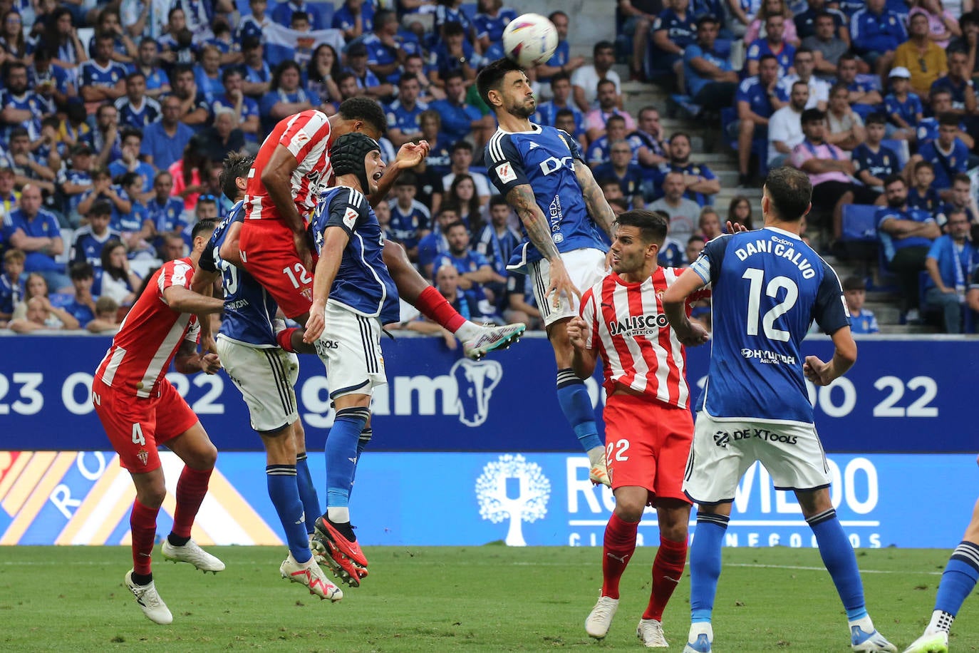 El partido entre el Oviedo y el Sporting, en imágenes