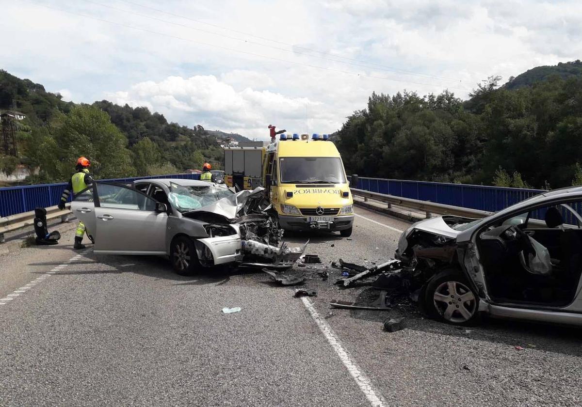 Estado en el que quedaron los vehículos tras el accidente.