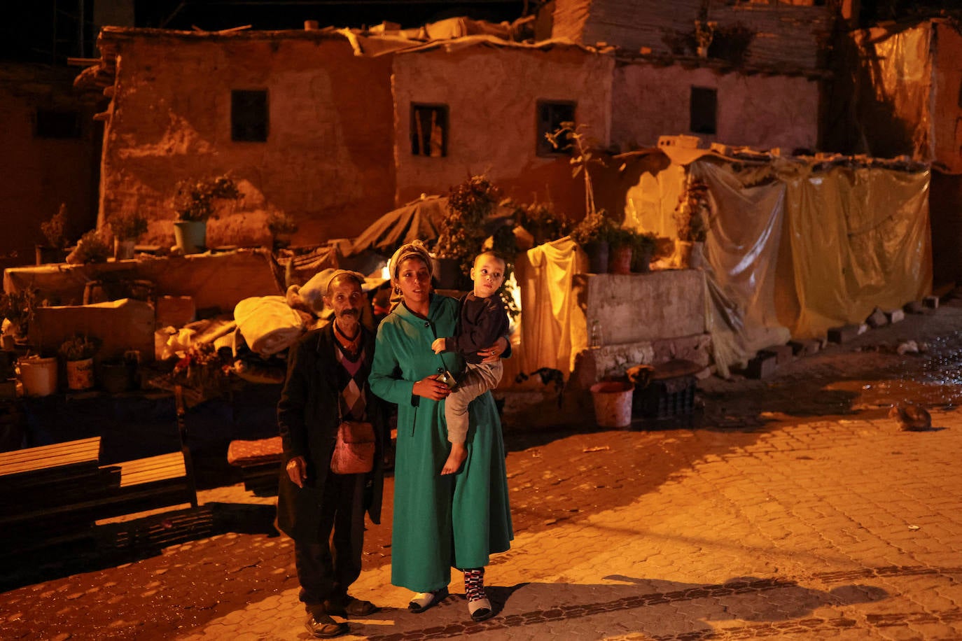 Segunda noche al raso por un terremoto que lo ha devastado todo