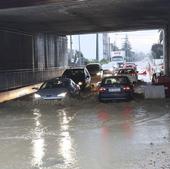 Una gran tormenta que dejó una tromba de agua y miles de rayos causa daños en el centro de Asturias