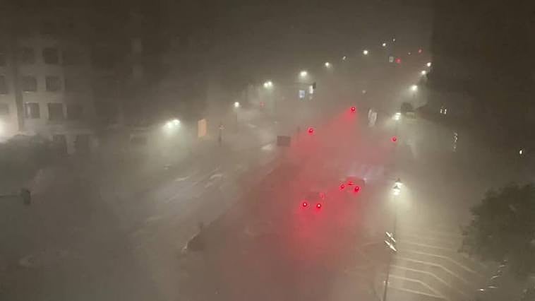 Impresionante tormenta sobre Gijón.