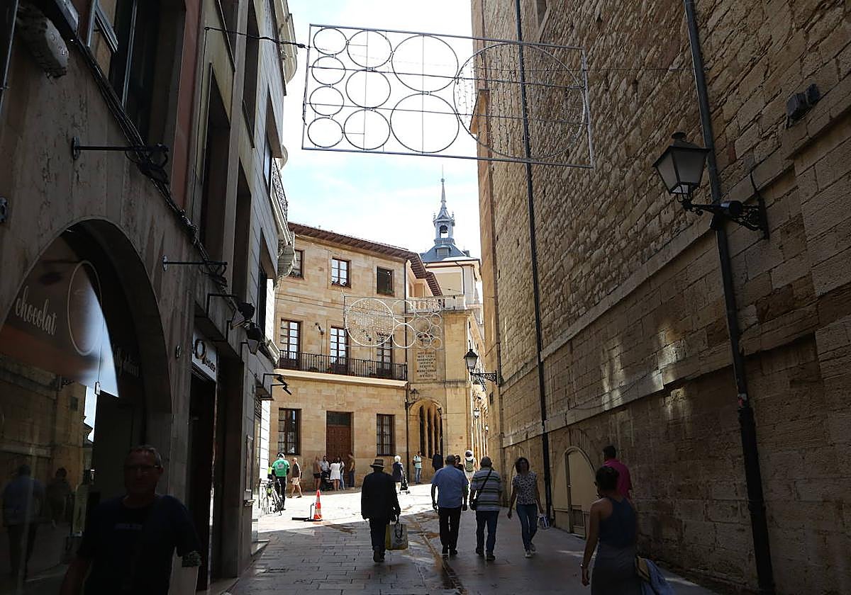 Iluminación para las fiestas de San Mateo en calles, plazas y parques de Oviedo.