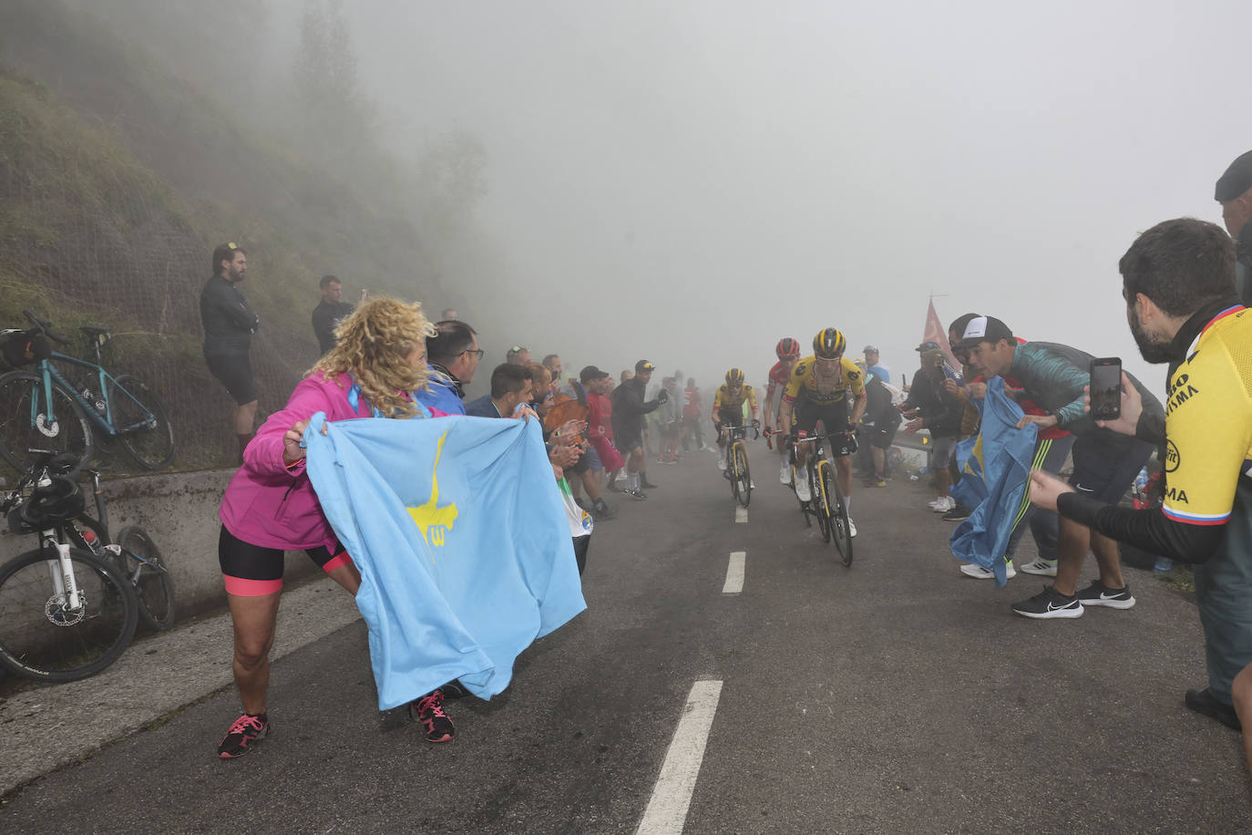 La subida al Angliru, en imágenes