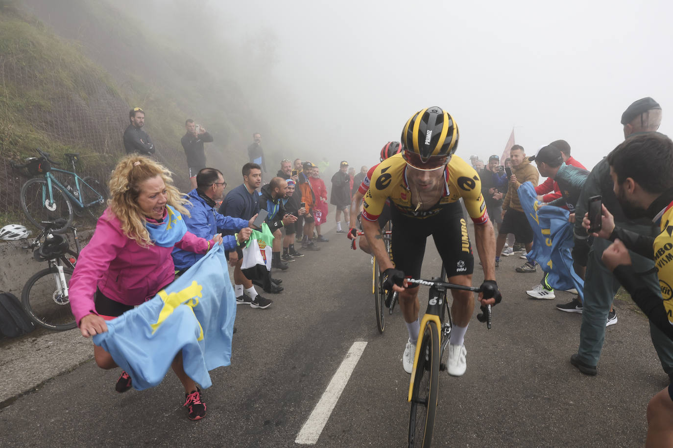 La subida al Angliru, en imágenes