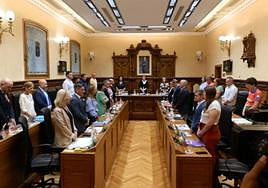 Minuto de silencio, al inicio del Pleno, en recuerdo de las víctimas del terremoto de Marruecos.