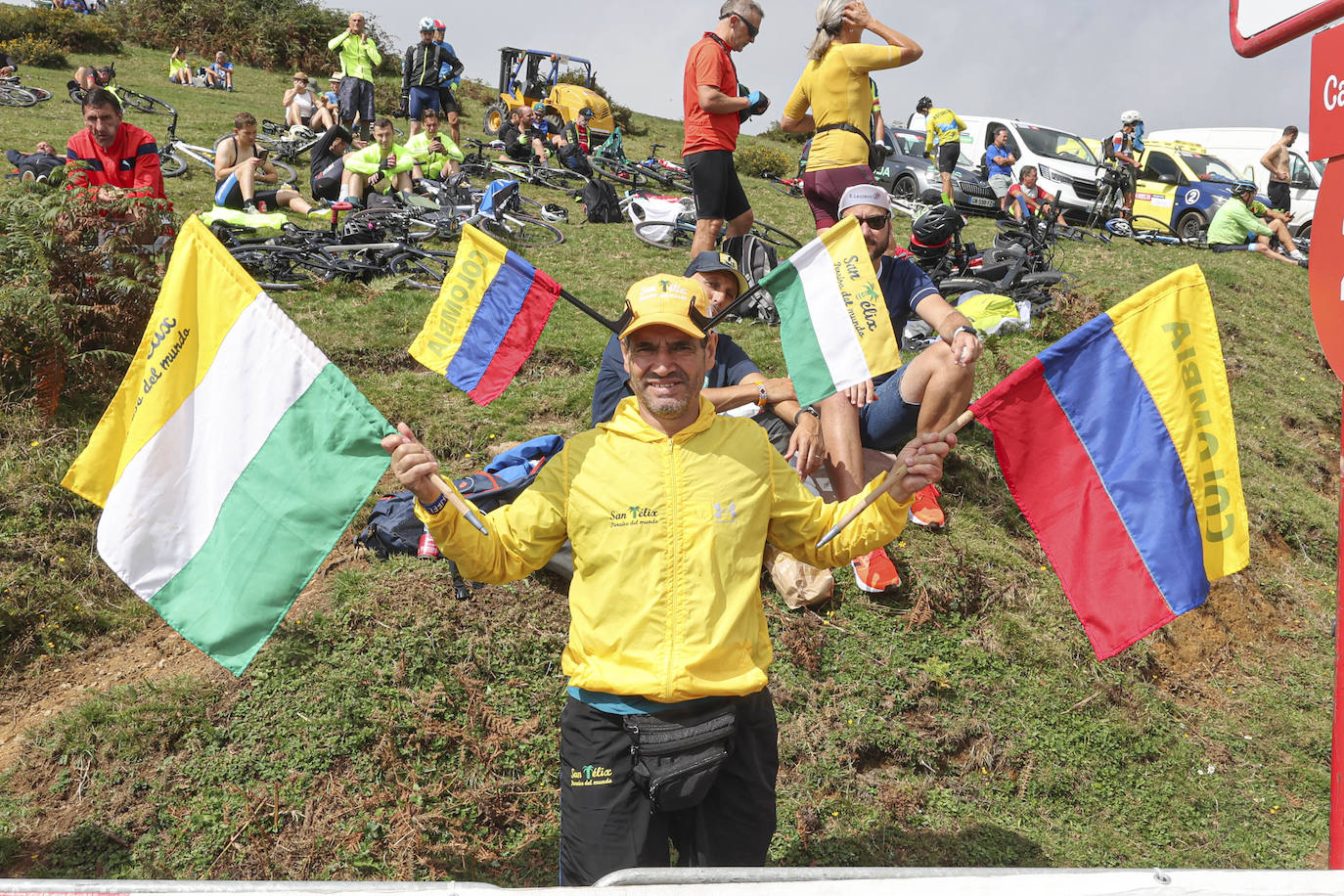 Las imágenes que deja la Vuelta Ciclista en su etapa de Pola de Allande