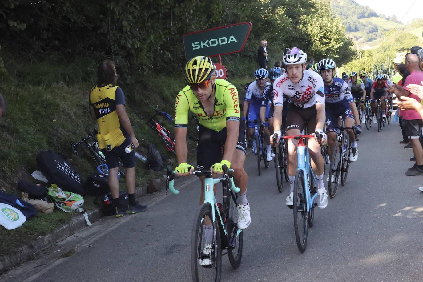 Las imágenes que deja la Vuelta Ciclista en su etapa de Pola de Allande