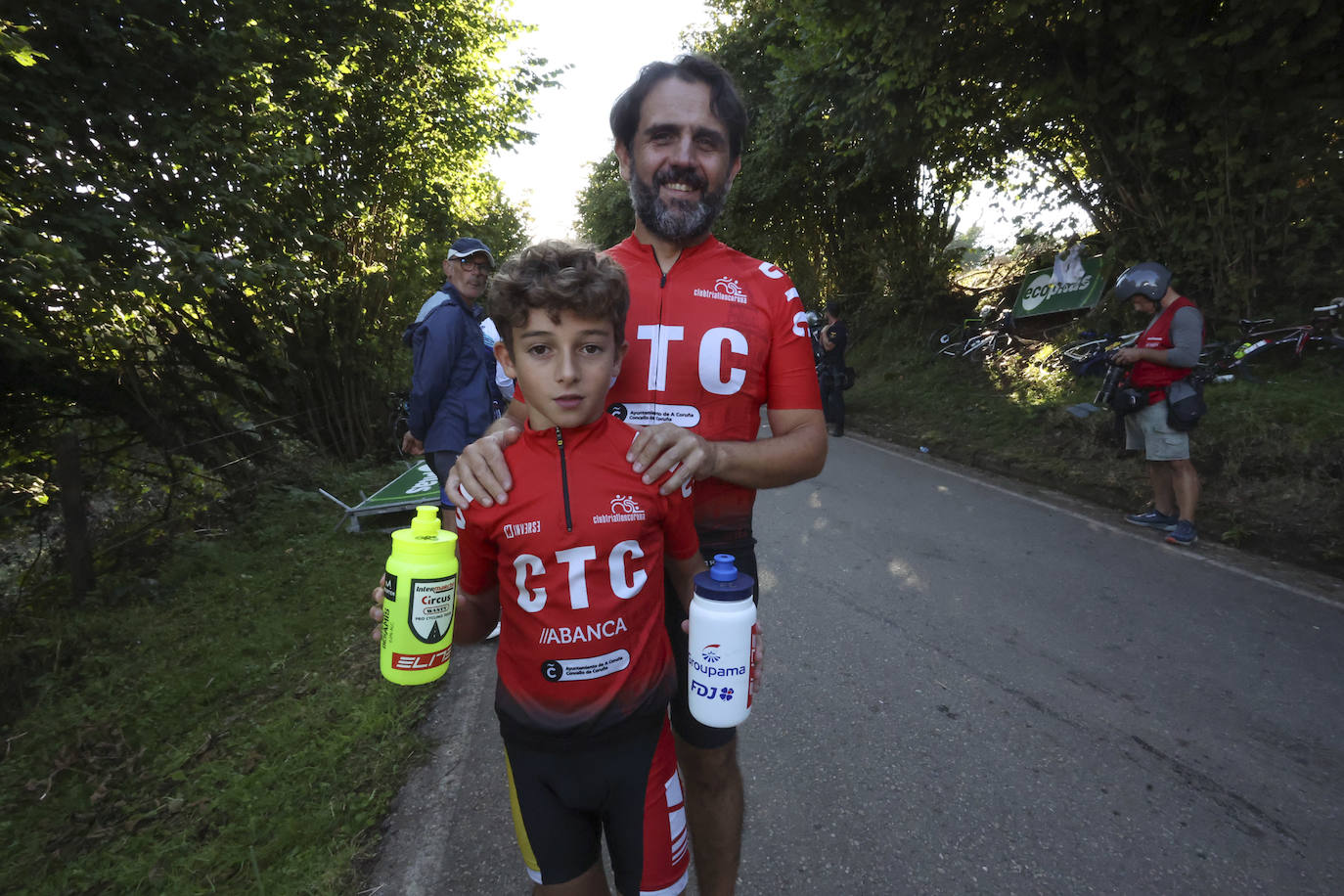 Las imágenes que deja la Vuelta Ciclista en su etapa de Pola de Allande