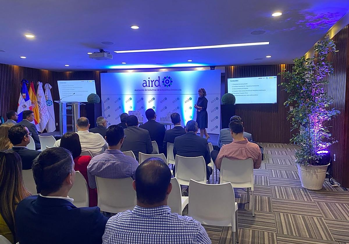 Esther Arango presenta los resultados en República Dominicana .