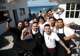 El equipo de Lola Melón, en la terraza de La Ñora.