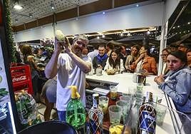 En la apertura de los chiringuitos no faltaron los mojitos.