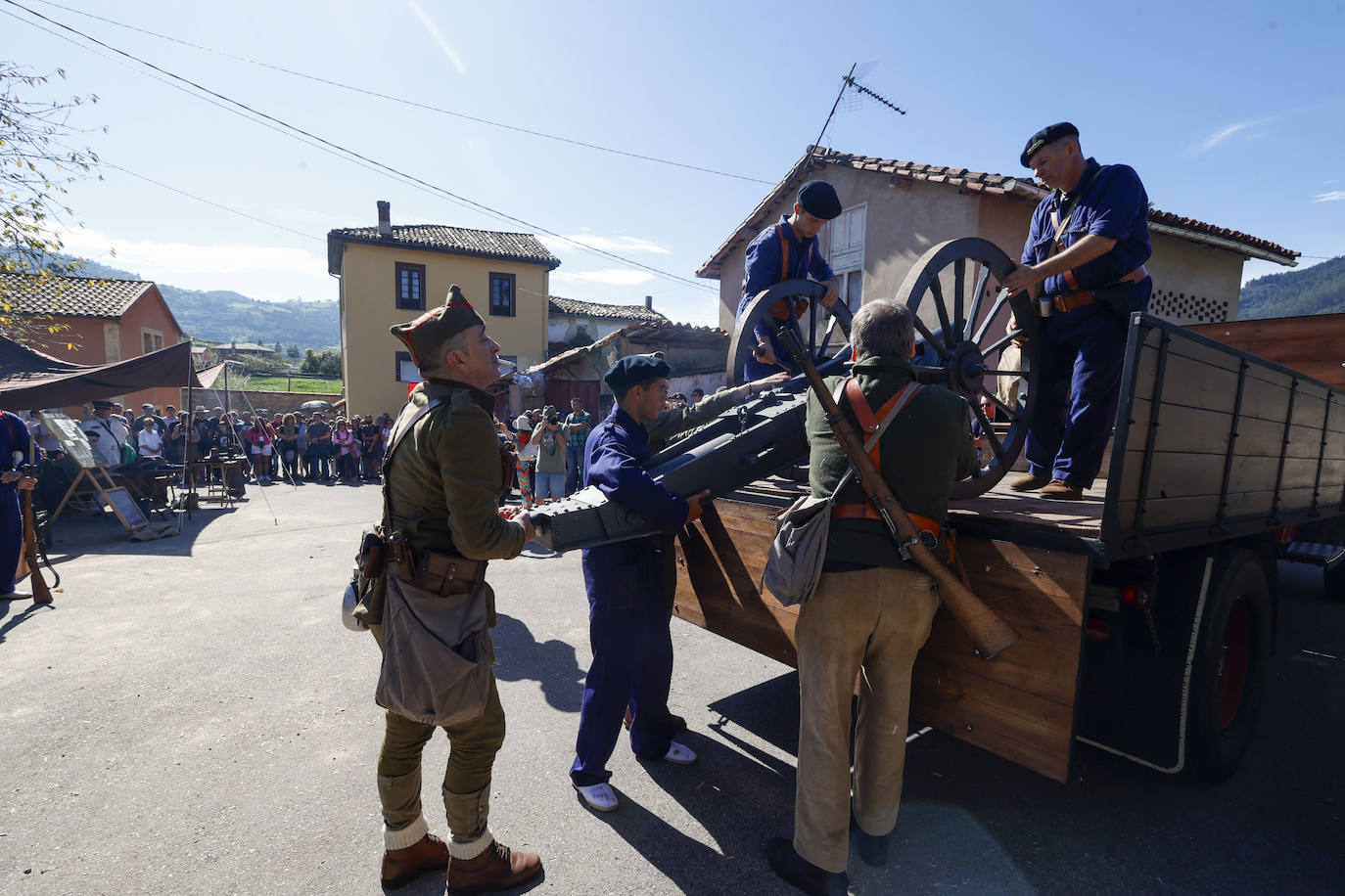 Un viaje a las trincheras para no olvidar la dureza de la Guerra Civil