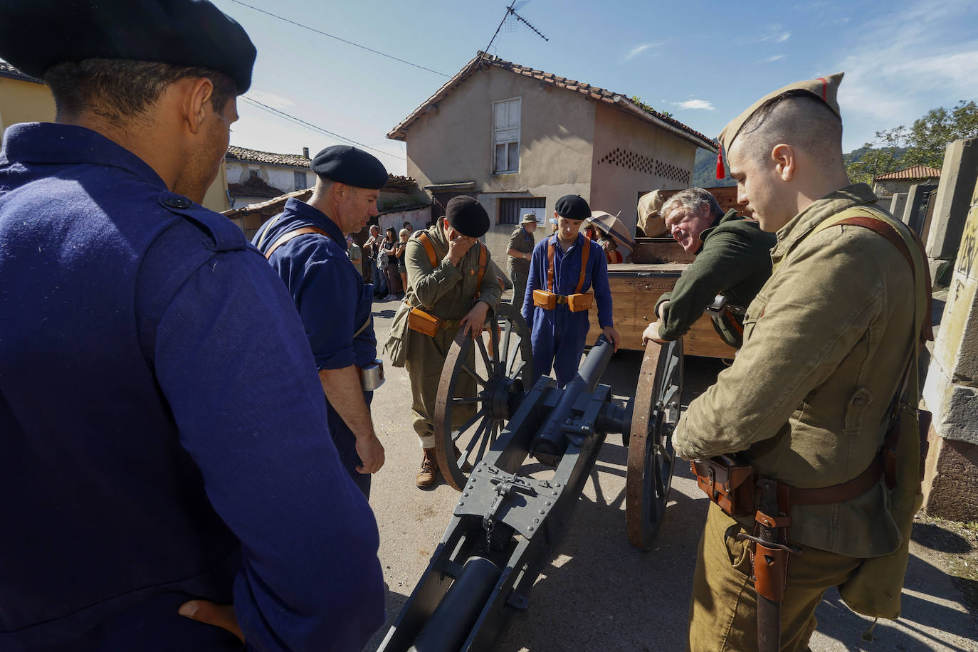 Un viaje a las trincheras para no olvidar la dureza de la Guerra Civil